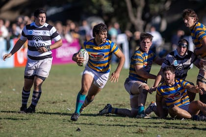 Pelota en su poder, vista adelante, panorama: Felipe Ezcurra fue importante para la victoria de Hindú sobre CASI en la segunda jornada del Top 14 de URBA.