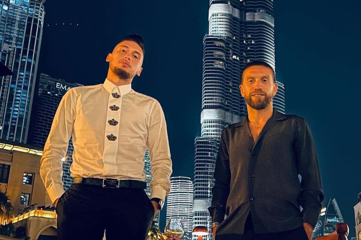 Peluca y camisas multicolores: la divertida foto que eligió Papu Gómez para despedir a Lucas Ocampos de Sevilla