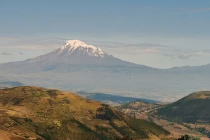 Pemba José, el robot humanoide que abre la ruta a estudios en climas extremos desde la cima más alta de Ecuador y el punto más cercano al sol