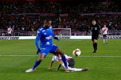 Penal a Montiel no sancionado en River-Cruzeiro