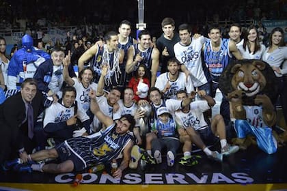 Peñarol con el festejo de su quinto título