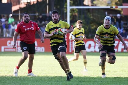 Peñarol Rugby le ganó un partidazo a Dogos XV y lidera la tabla de posiciones