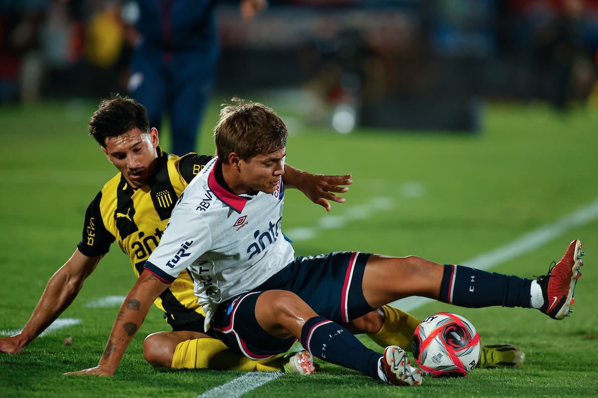 Peñarol y Nacional protagonizan una nueva final del fútbol uruguayo