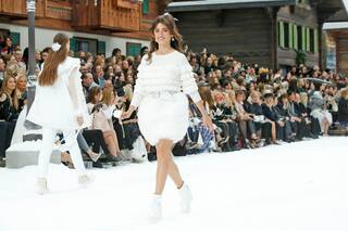 El desfile póstumo de Karl Lagerfeld. Penélope Cruz rindió tributo al diseñador