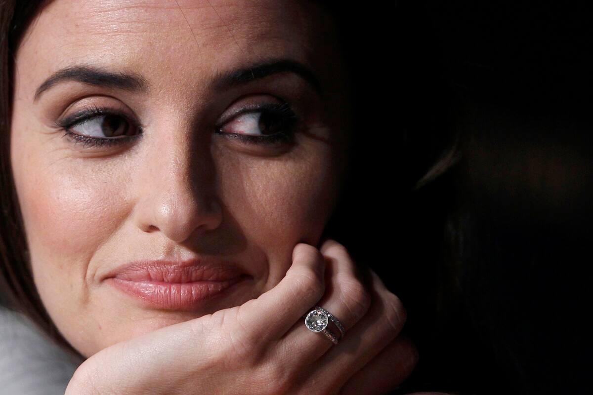 Penélope Cruz impacta con su belleza a los 45 años