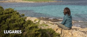 La isla que reúne calas preciosas, buena mesa y una historia misteriosa por descubrir