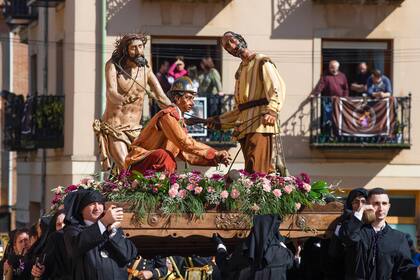 Penitentes y cofrades de Nuestro Padre Jesús Nazareno y Patrocinio de San José