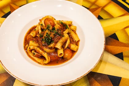 PENNE NONNA NINA: Pasta seca con crema de calabaza,
parmigiano y jamón crudo crocante.