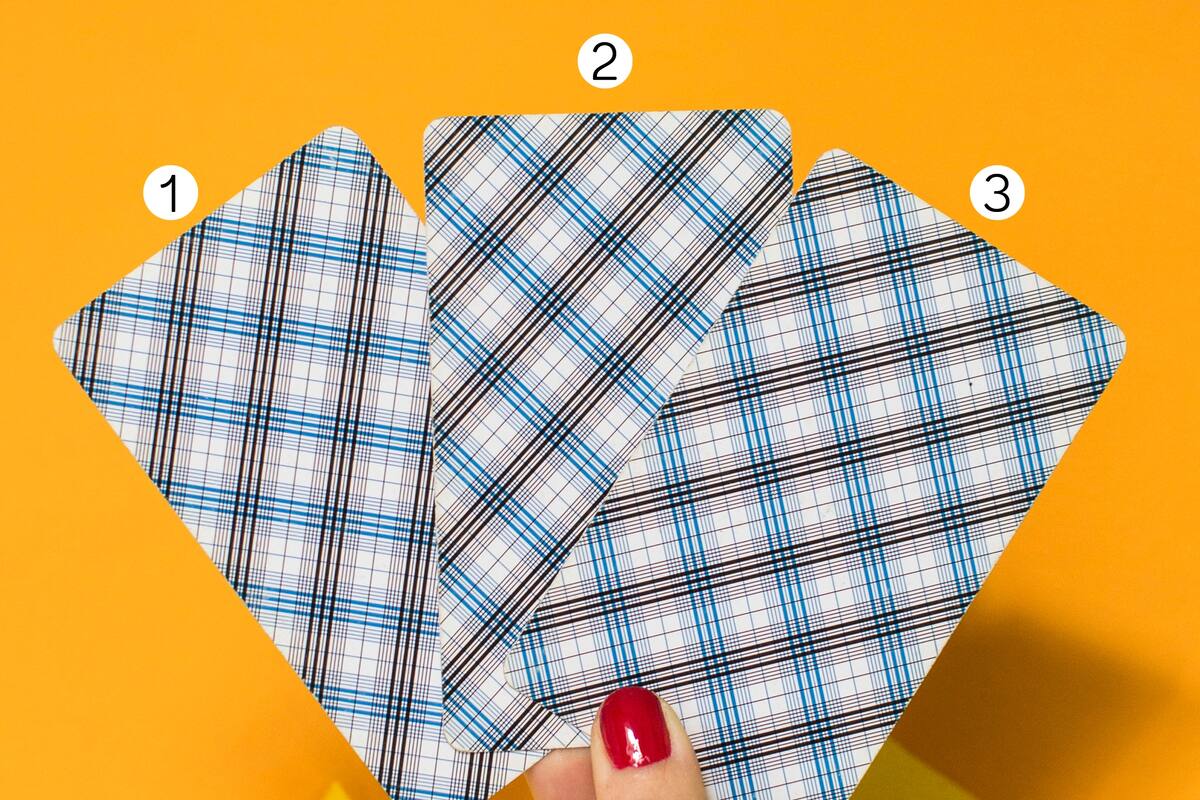 Pensá en algo que quieras resolver y elegí una de estas 3 cartas para poder entender cuál es la actitud correcta para afrontar esa situación. Abajo vas a encontrar la respuesta.