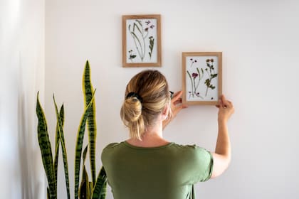 Pensar la decoración, los colores y muebles que se colocarán en la vivienda es fundamental no solo por la funcionalidad, sino también para crear un espacio emocional seguro y tranquilo a medida que nos volvemos más grandes
