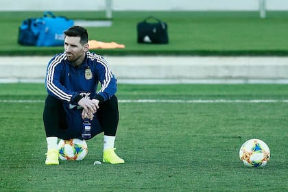 Pensativo, Messi se prepara para una vuelta especial: habla con todos y pregunta por los que menos conoce
