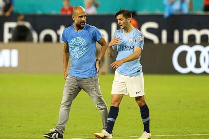 Pep Guardiola con Benjamín Garré, en Manchester City; el joven de 19 años es un wing zurdo con gambeta y gol