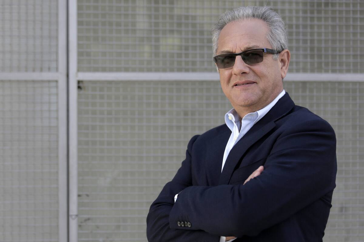 Pep Guardiola, cuando visitó Buenos Aires, señaló que su trabajo le resultaba inspirador; solo entonces los argentinos reconocieron en su tarea silenciosa, en el mundo del vóley, un modelo de liderazgo que excede las fronteras del deporte