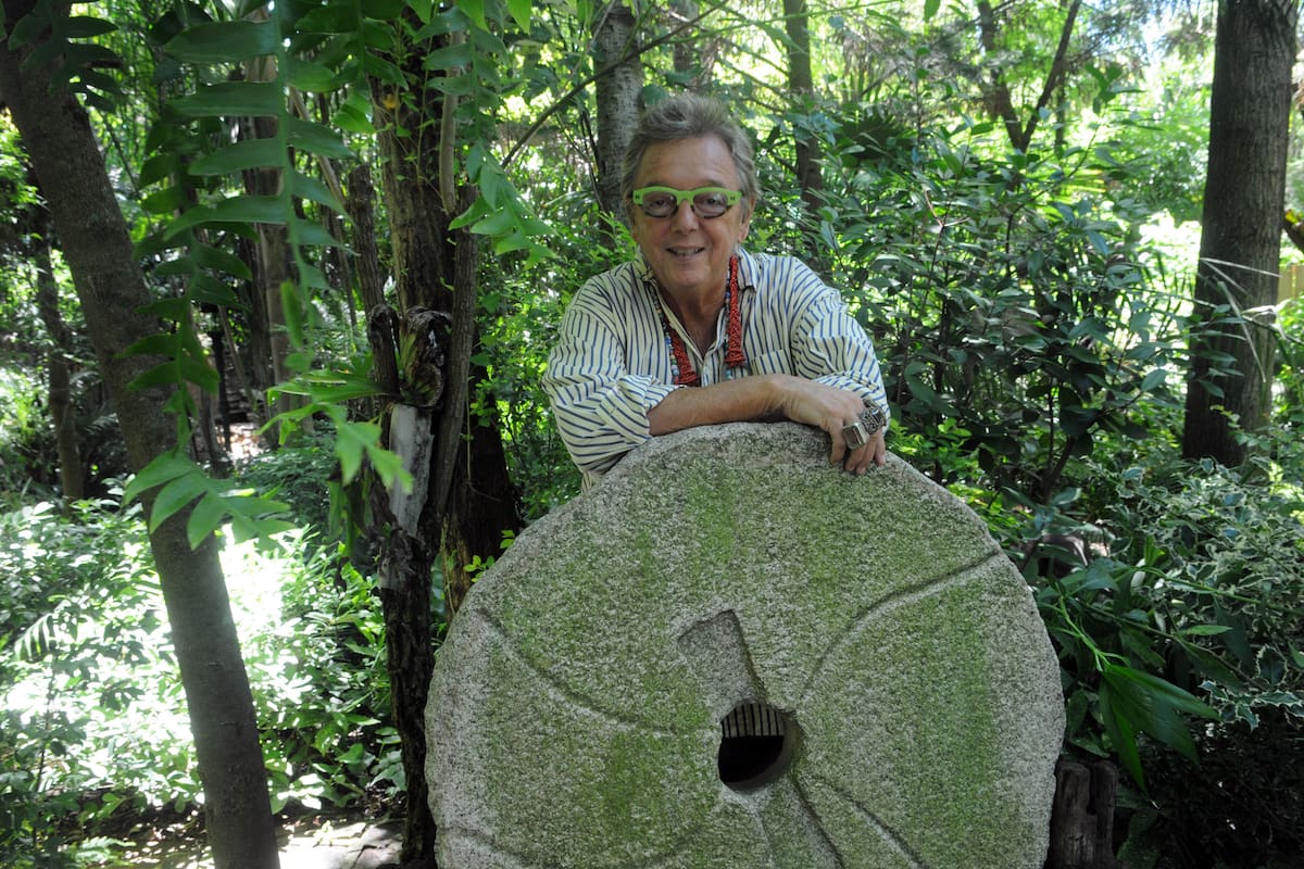 PEPE CIBRIAN CAMPOY,PRODUCTOR TEATRAL,EN SU CASA.