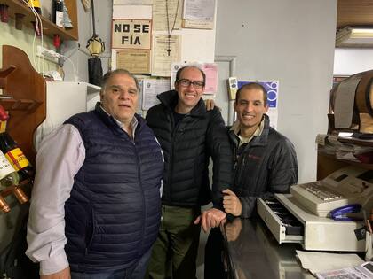 Pepe en Mercedes, con Jorgito Caram, dueño de la emblemática pizzería Sorrento: "¡Una de mis visitas obligadas cada vez que vuelvo a Mercedes!"