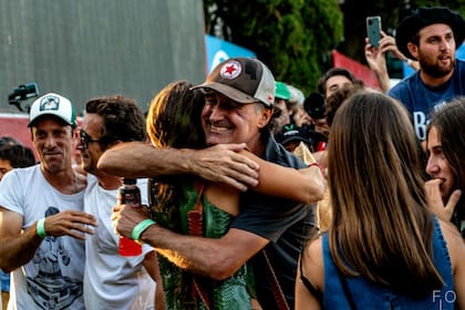 Pepe Heguy y el abrazo con su mujer, Paula Uranga: La Natividad campeón