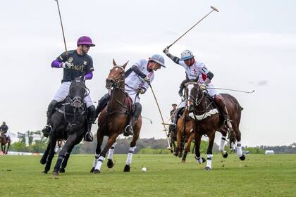 Pepe y el Ruso Heguy en acción, jugando juntos por Chapaleufú; ayer les tocó estar frente a frente