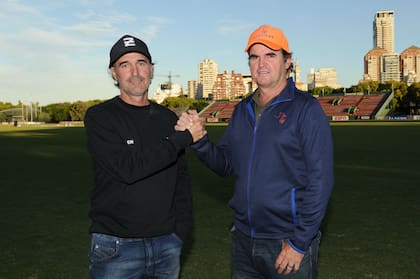Alberto (h.) y Eduardo Heguy, hermanos, compañeros durante 31 participaciones en el Argentino Abierto y ahora enfrentados como directores técnicos de Ellerstina y Las Monjitas, respectivamente.