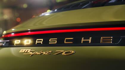 Pequeñas placas y cambios le dan el toque "Spirit 70" al 911