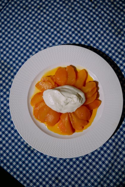 Peras con crema, uno de los postres que ofrecen