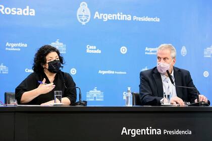 Perczyk, junto a la ministra de Salud, Carla Vizzotti, al anunciar el comienzo de la vacunación para los más chicos