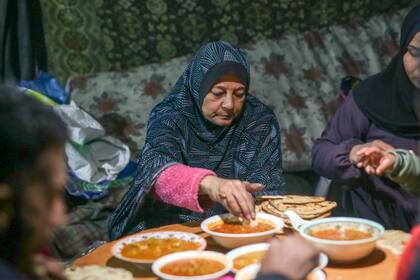 Pérdida, preocupación y oraciones marcan el inicio del Ramadán en Gaza