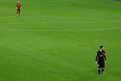 Perdido en la inmensidad de Barcelona, Lionel Messi no encuentra respuestas para un equipo desorientado