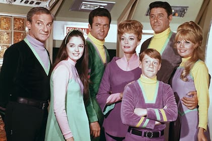 Perdidos en el espacio, una experiencia agridulce para Guy Williams, aquí junto al elenco principal