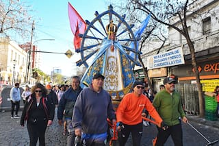 Miles de fieles renuevan la fe en la tradicional peregrinación a Luján