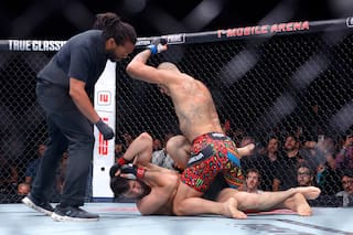Pereira destrona a Ankalaev con nocaut en el 1° asalto en UFC 320