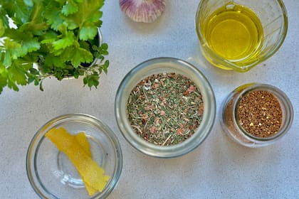 Perejil, ajo, pimentón y miso son algunos de los ingredientes que aportan sabor