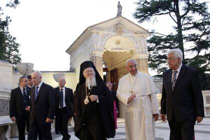 Peres, el patriarca ortodoxo Bartolomé, Francisco y Abbas, anteayer, en el Vaticano