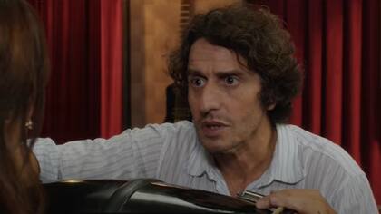 Peretti despliega todo su carisma y humor en la película (Captura: Netflix)
