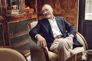Pérez-Reverte: "Así andaba, hecho polvo y sin mañana, cuando el azar y un billete de Renfe me condujeron a la librería de la estación de Atocha —muy bien llevada, por cierto—, sección autoayuda. Y allí vi la luz"