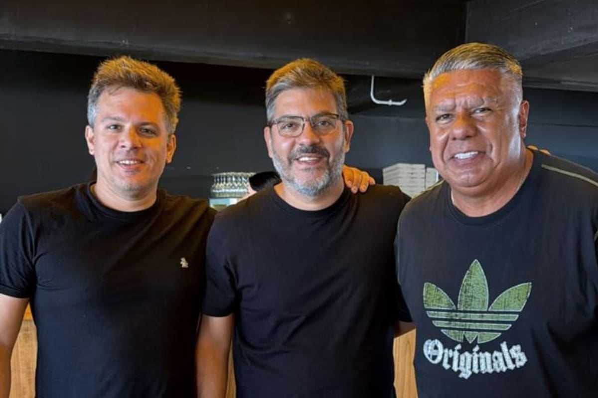 Pérez Teruel (asesor general de Gobierno bonaerense), Bianco y Tapia, ayer, en el restaurante del Balneario 12, de Punta Mogotes