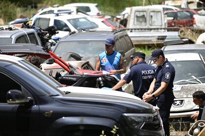 Pericias a los vehículos involucrados en el accidente donde resultó gravemente herido Bastián, en la zona de La Frontera en Pinamar
