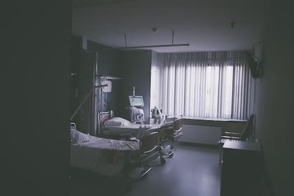 Un bloguero y periodista eslovaco contrajo coronavirus y grabó un video para alertar sobre la gravedad de la enfermedad antes de que lo trasladaran al hospital, donde falleció a las pocas horas