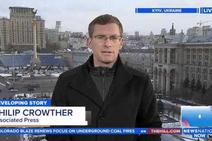 Periodista habla en 6 idiomas distintos