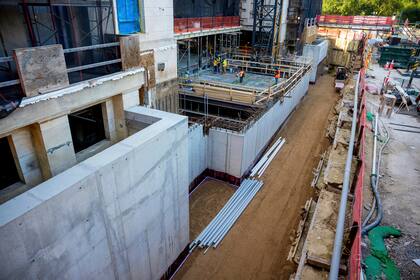 Periodistas recorren renovaciones en la sede de la Reserva Federal antes de la visita de Trump