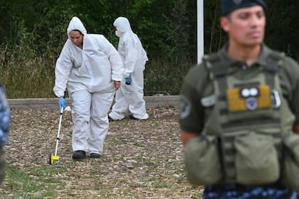 Peritos buscan indicios para avanzar en la investigación del asesinato