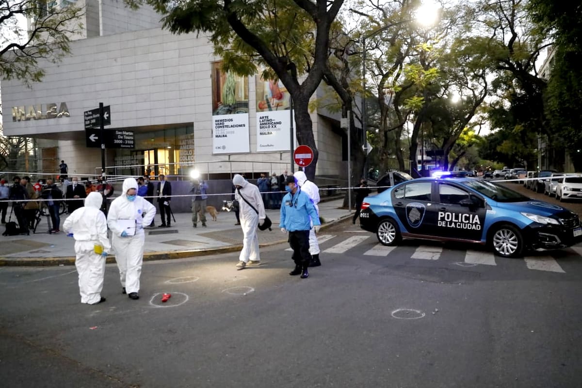 Peritos de la Policía de la Ciudad, en la escena del crimen