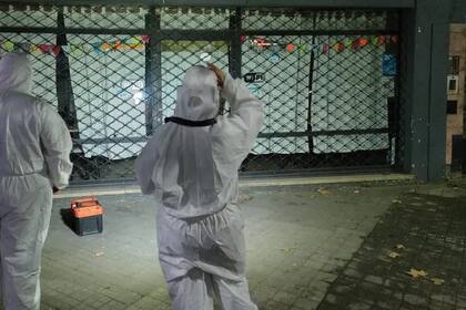 Peritos, frente al bar de Rosario baleado por sicarios