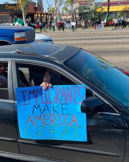 Permisos humanitarios ("parole") tendrían costo de US$1000