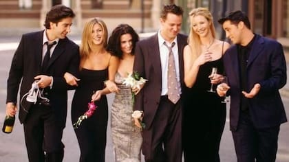 Perry, junto a sus compañeros de la serie, interpretó a Chandler Bing durante diez temporadas