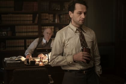 Perry Mason es un personaje considerablemente más oscuro en manos de Matthew Rhys que en su encarnación original, a cargo de Raymond Burr