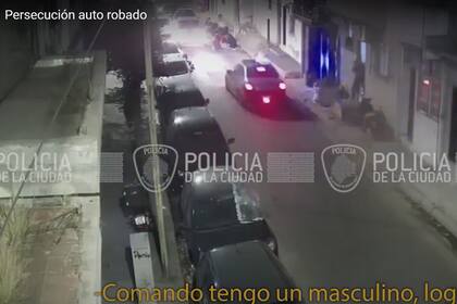 Persecución a los delincuentes que le robaron el coche al hijo de Felipe Pigna.