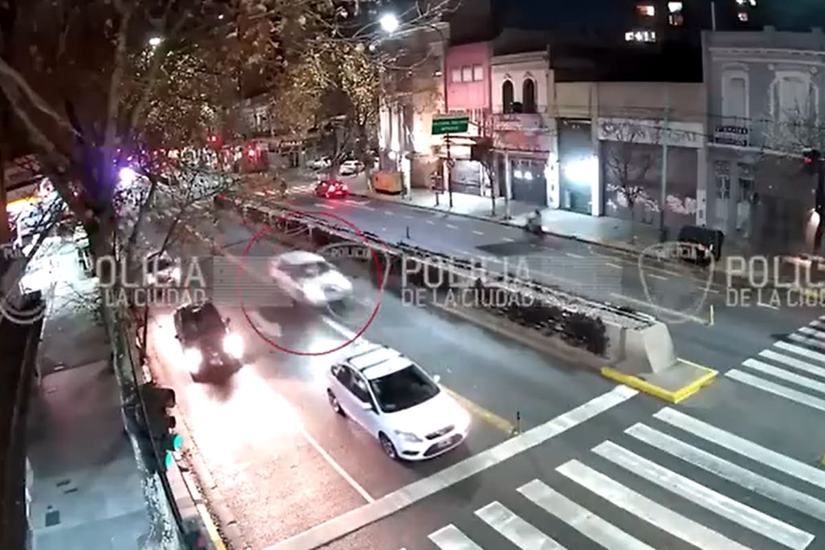 Persecución a los delincuentes que le robaron el coche al hijo de Felipe Pigna