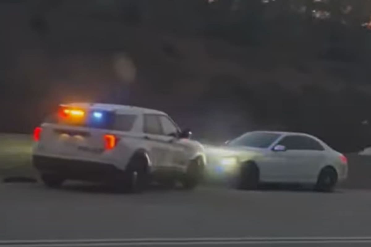 Persecución policial en reversa en una importante autopista de California