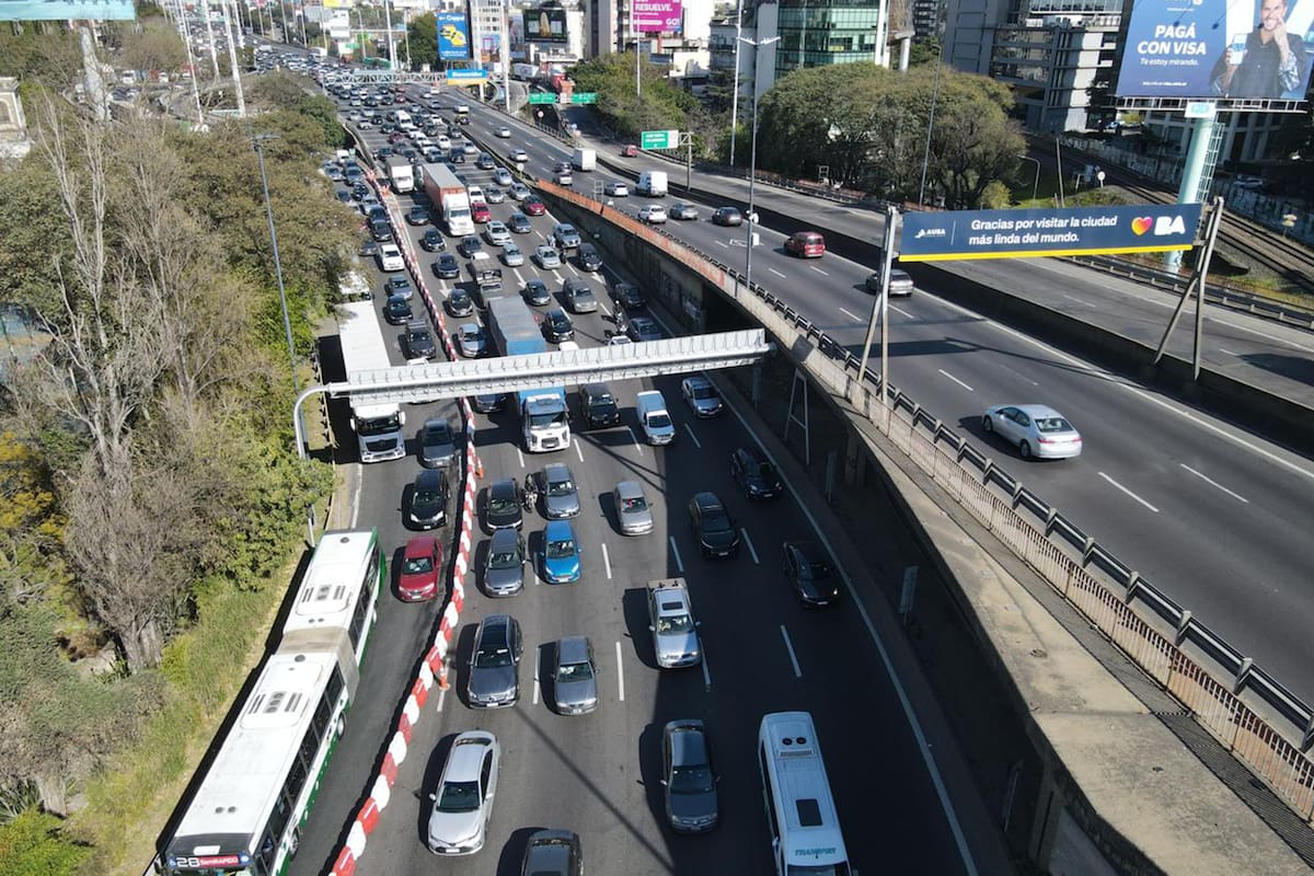 Persisten las complicaciones en el tránsito por las obras en la Lugones: otra mañana con demoras en la General Paz.