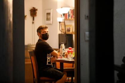 Persona en cuarentena por precaución frente a la amenaza del coronavirus Covid-19. Regreso ayer de Roma